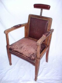 Fauteuil de barbier en bois, époque fin 19e début 20e
