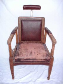 Fauteuil de barbier représentée en position inclinée
